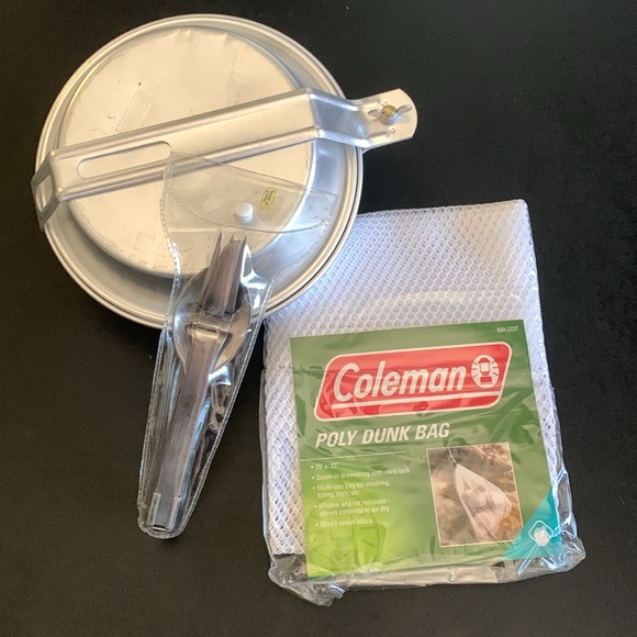 Coleman mess kit with accessories - Picture 1 of 7